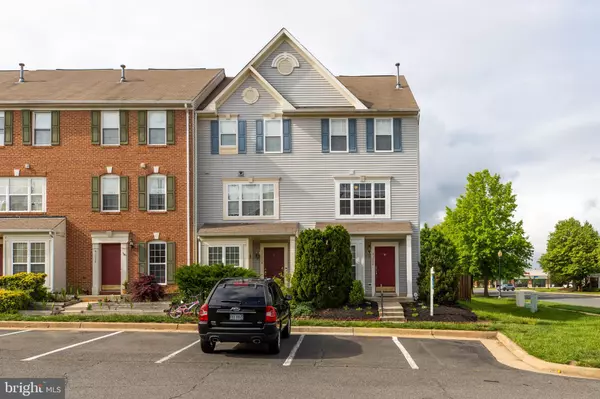 43040 DEMERRIT ST, Chantilly, VA 20152