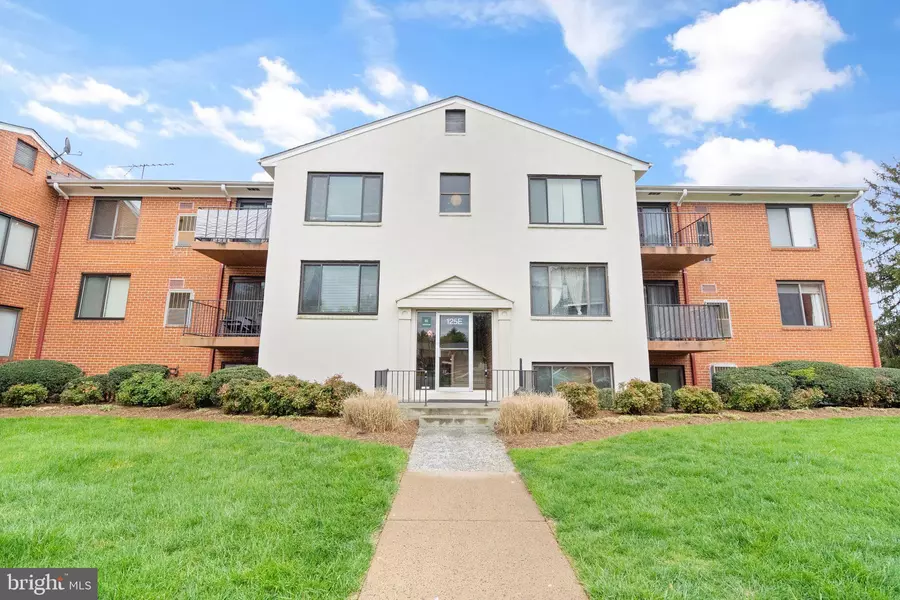 125-E CLUBHOUSE DR SW #8, Leesburg, VA 20175