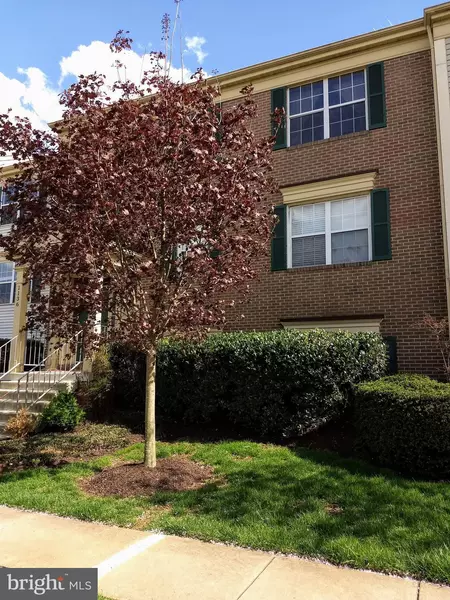 1136 HUNTMASTER TER NE #102, Leesburg, VA 20176