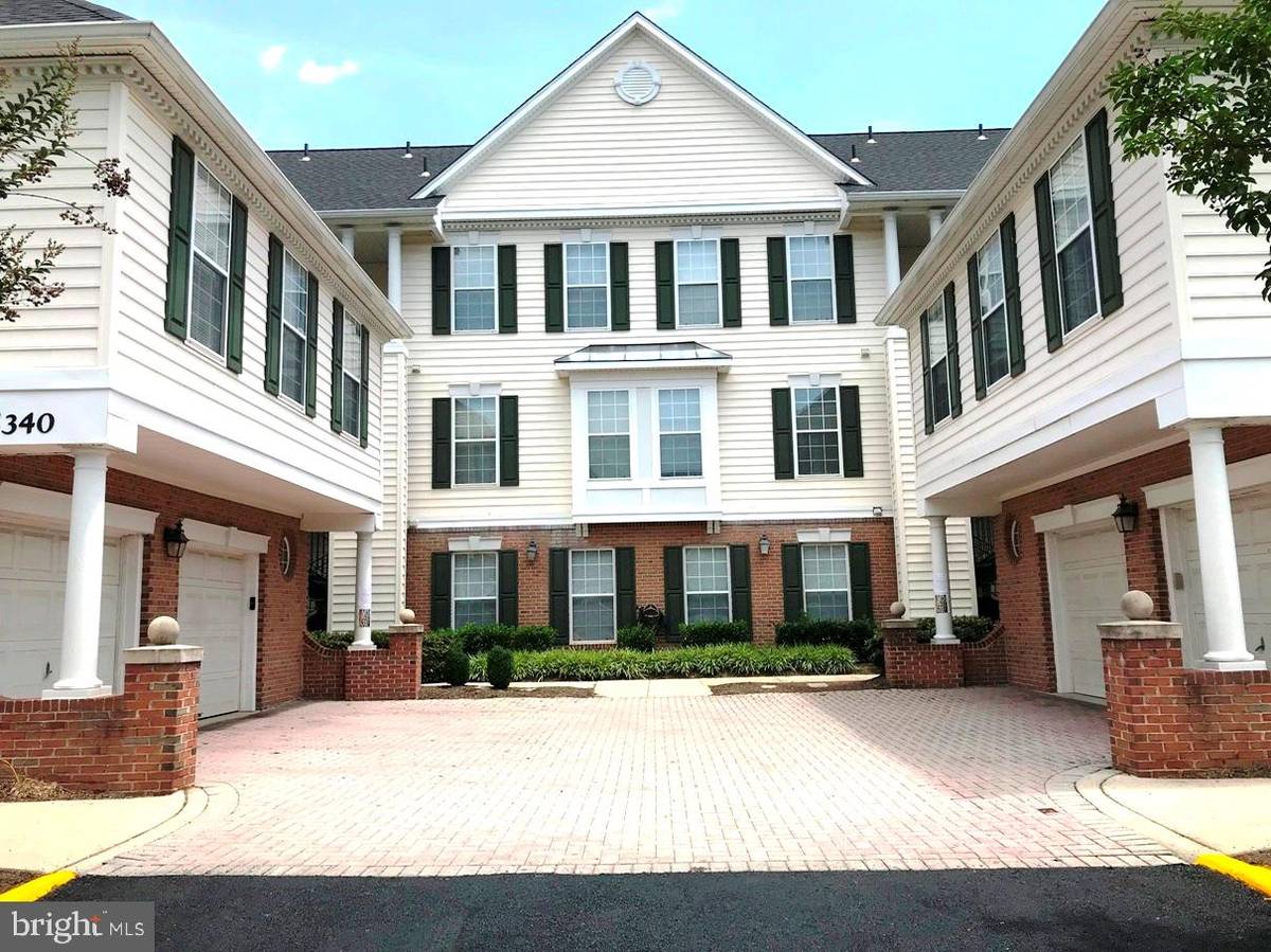 Chantilly, VA 20152,25340 LAKE MIST SQ #201