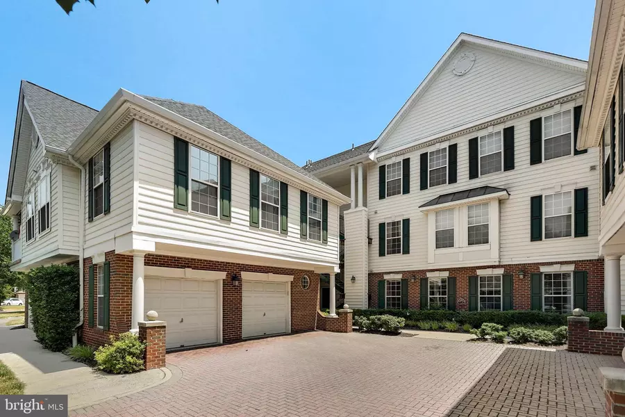 25230 POND VIEW SQ #102, Chantilly, VA 20152