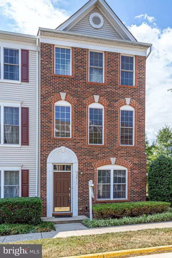 Chantilly, VA 20152,42811 SMALLWOOD TER