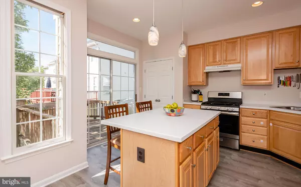 Chantilly, VA 20152,43103 HOLTBY SQ