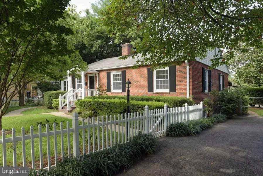 208 SYCAMORE ST, Middleburg, VA 20117