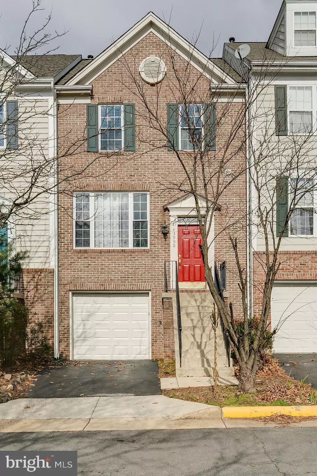 Chantilly, VA 20152,43090 FRANCIS SQ