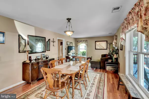 Manassas Park, VA 20111,208 COLFAX CT