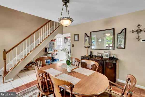 Manassas Park, VA 20111,208 COLFAX CT