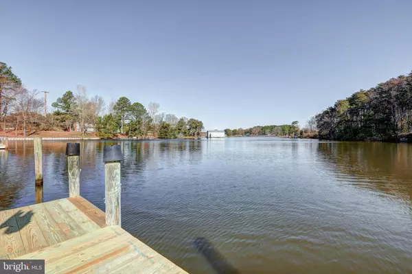 Reedville, VA 22539,254 EAST HARBOR DR