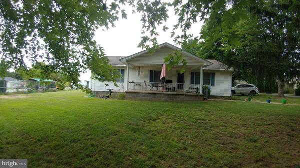 402 W MAIN ST, Stanley, VA 22851