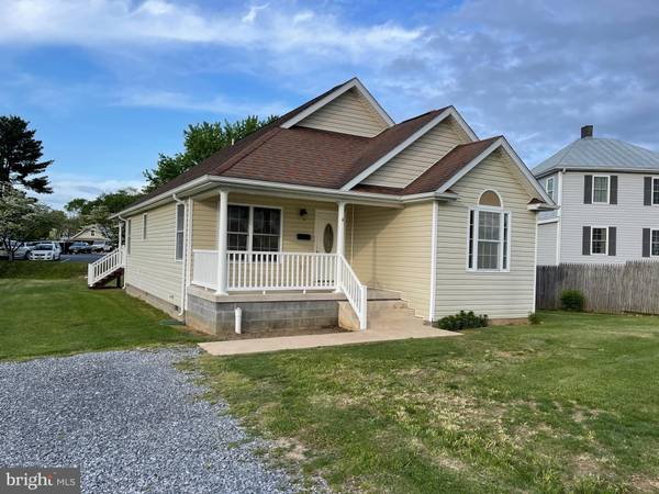 4 BRUMBACK AVE, Luray, VA 22835