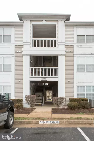 8091 LACY DR #102, Manassas, VA 20109