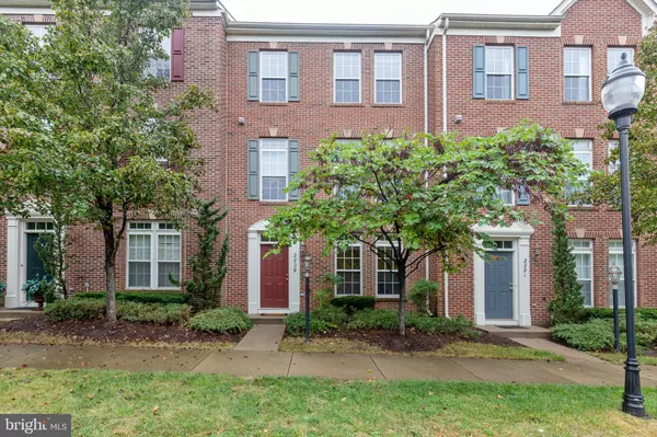 2229 POTOMAC CLUB PKWY #32, Woodbridge, VA 22191