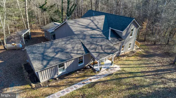 23 MIDDLE OF NO WAY LN, Castleton, VA 22716