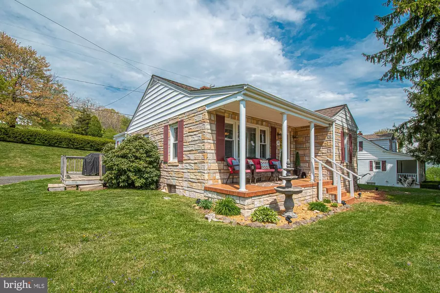 20 WATERFALL RD, Chester Gap, VA 22623