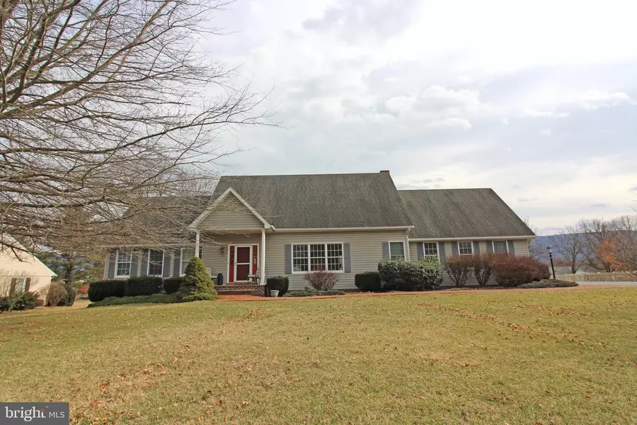 421 EAGLE ST, Woodstock, VA 22664