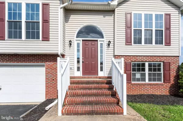 Fredericksburg, VA 22408,9803 CANNONBALL CT