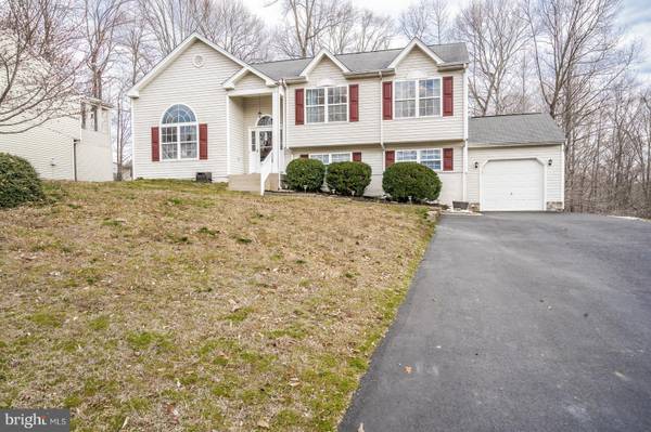 Fredericksburg, VA 22405,7 EBONY CT