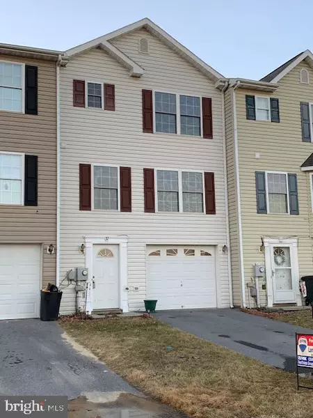 37 COSMOS DR, Martinsburg, WV 25404