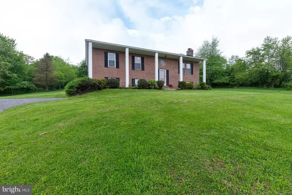 Falling Waters, WV 25419,608 STAYMAN DR