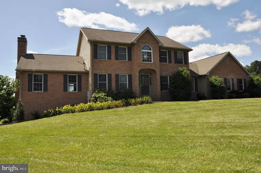 408 BOWIE DR, Falling Waters, WV 25419