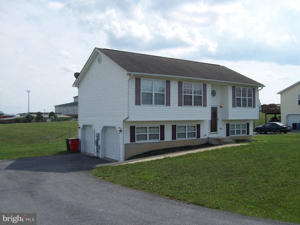 Martinsburg, WV 25405,950 TEAL RD