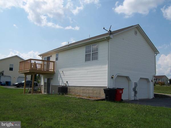 Martinsburg, WV 25405,950 TEAL RD