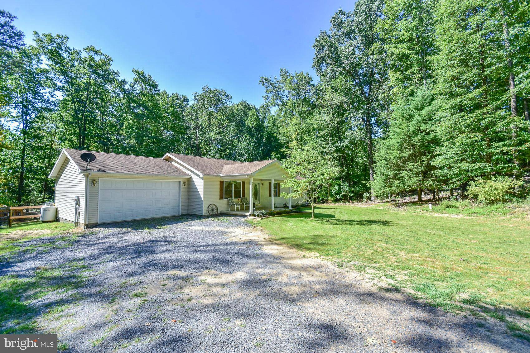 1118 CANNON HILL RD, Hedgesville, WV 25427