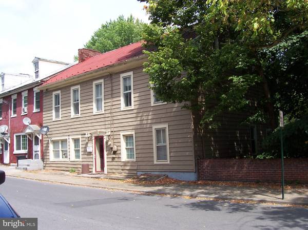 228 S WATER ST, Martinsburg, WV 25401