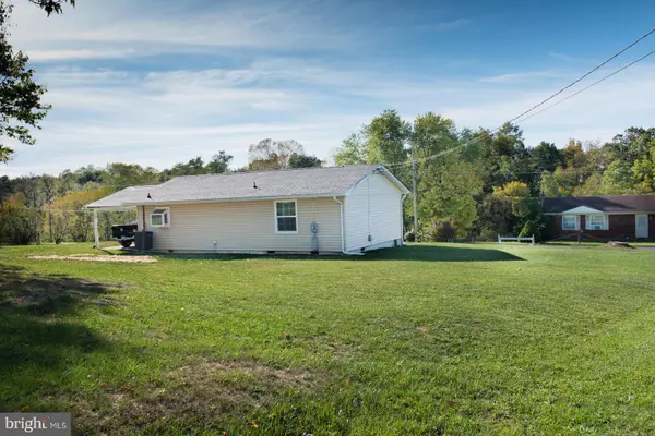 Kearneysville, WV 25430,124 LARIAT LN