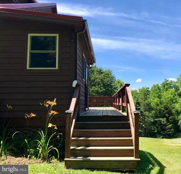 Lost River, WV 26810,453 MEADOW LN