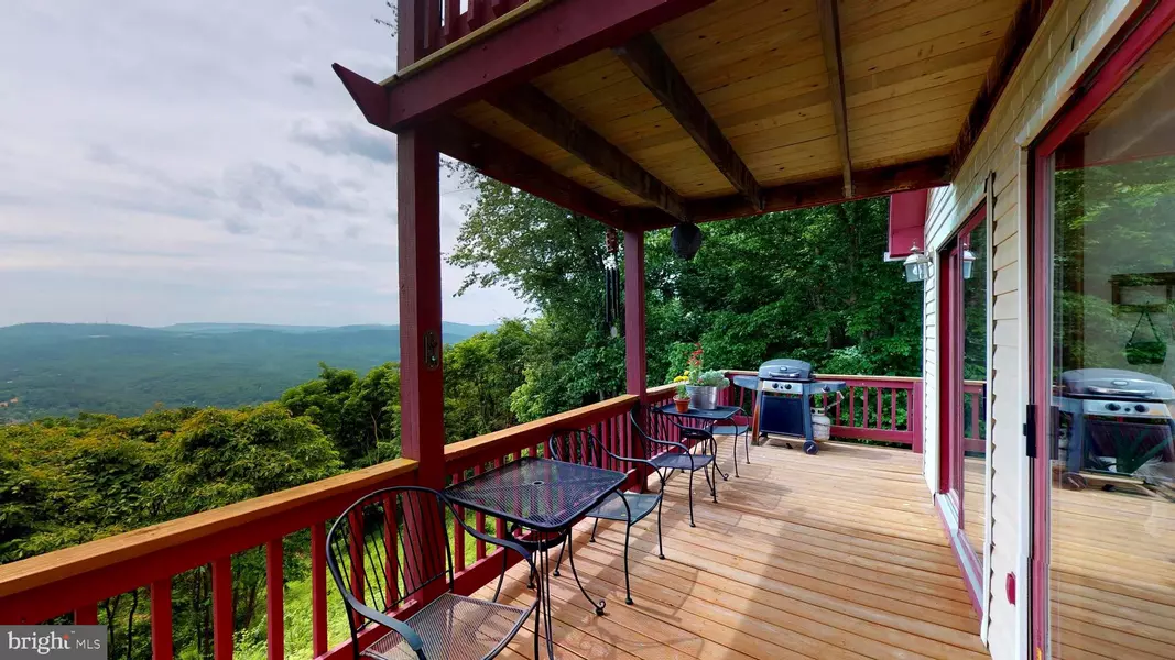 2082 HIGH APPLE MOUNTAIN RD, Romney, WV 26757