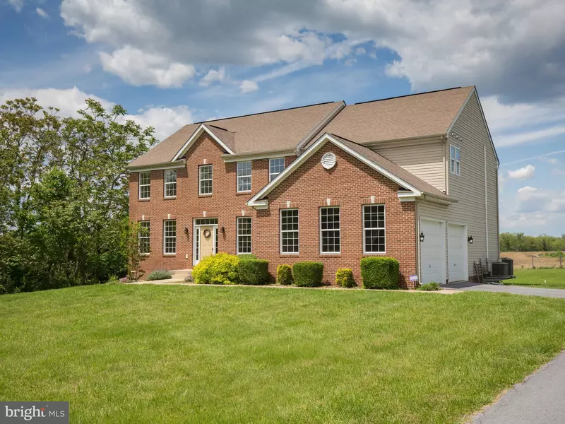 30 CLASSIC FINO DR, Kearneysville, WV 25430