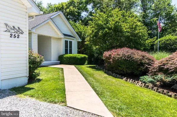 Summit Point, WV 25446,252 PHEASANT HILL RD