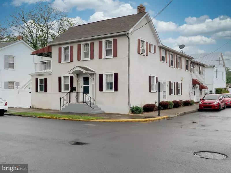 326 E LIBERTY ST E, Charles Town, WV 25414