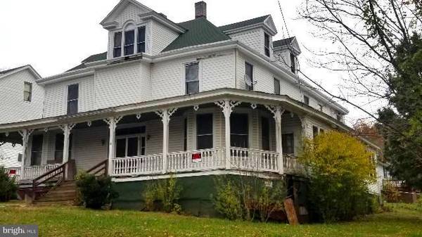 41 PRATT ST, Berkeley Springs, WV 25411