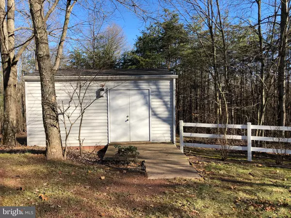 Great Cacapon, WV 25422,283 GLOYD LN