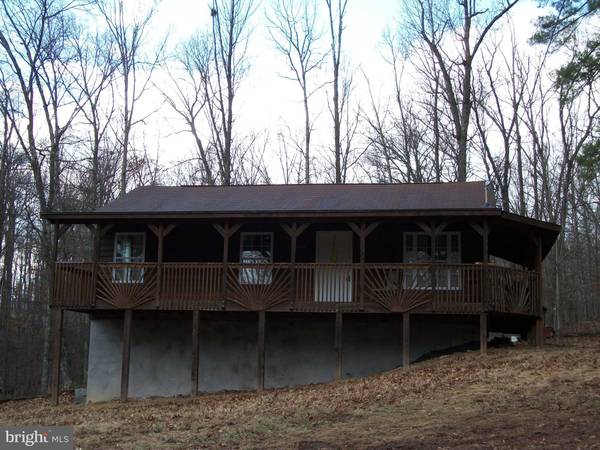 1261 HOLLY HILL DR, Berkeley Springs, WV 25411