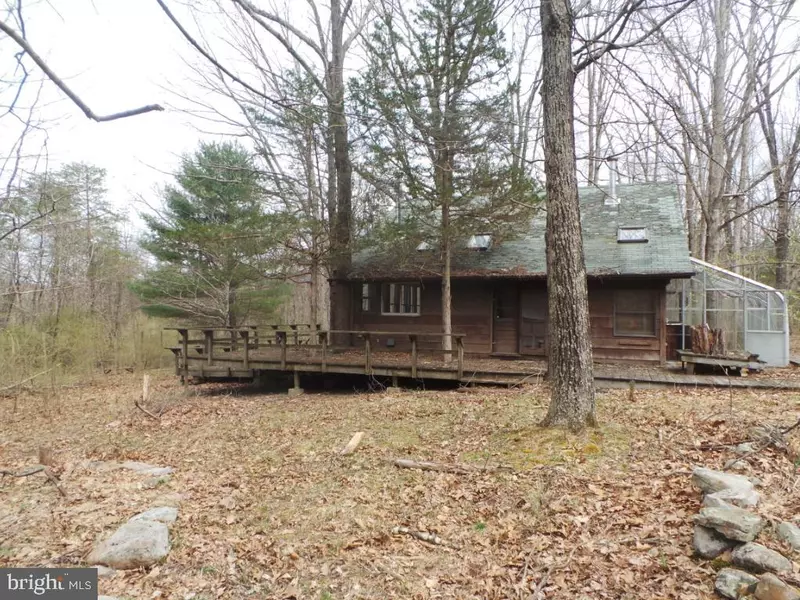 1084 GOLLIDAY RD, Great Cacapon, WV 25422