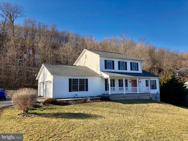 215 SOUTHRIDGE DR, Berkeley Springs, WV 25411