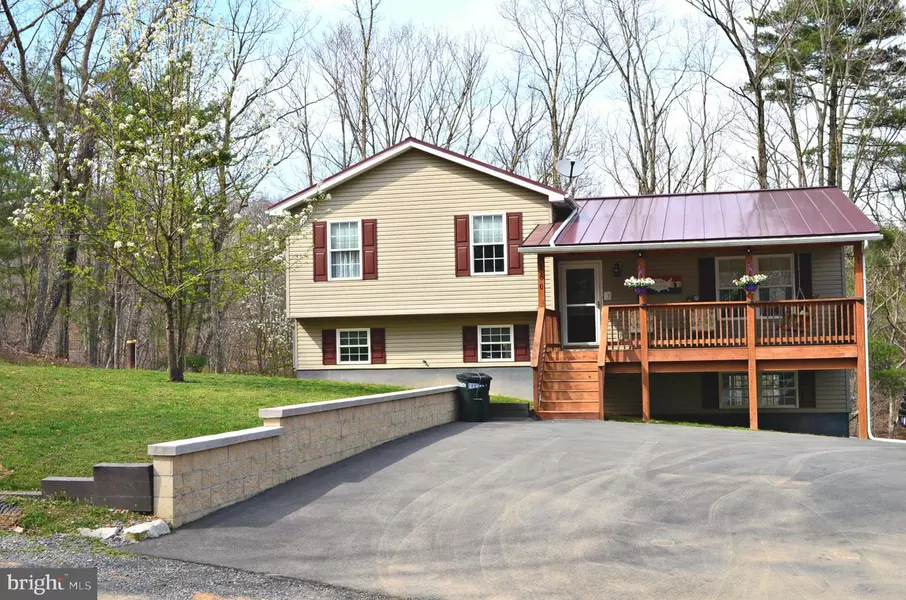 160 COLONIAL DR, Berkeley Springs, WV 25411