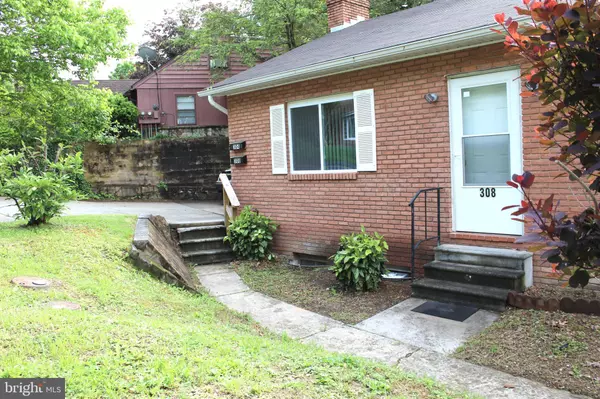 Berkeley Springs, WV 25411,308 -304 FAIRFAX ST