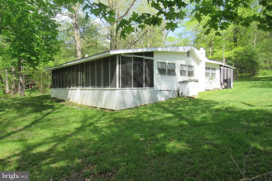 13252 CACAPON RD, Great Cacapon, WV 25422