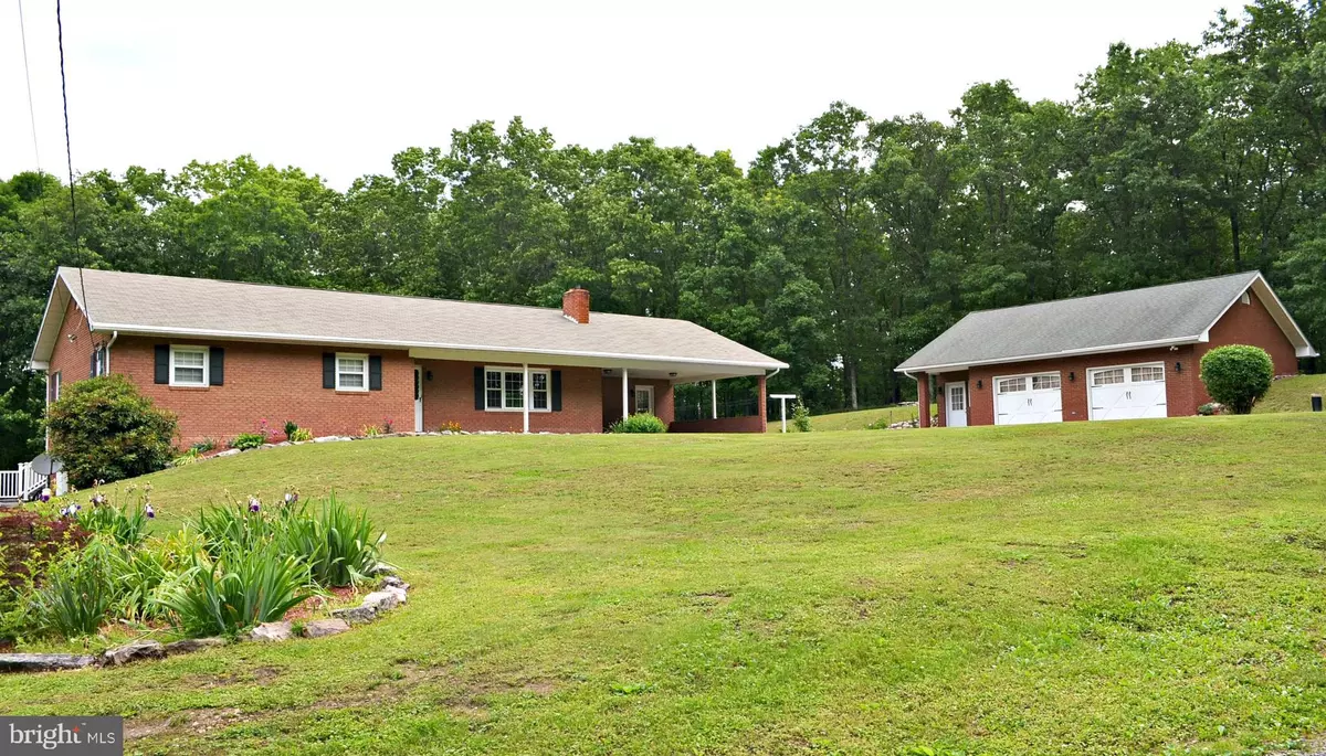 Berkeley Springs, WV 25411,120 AVERY LN