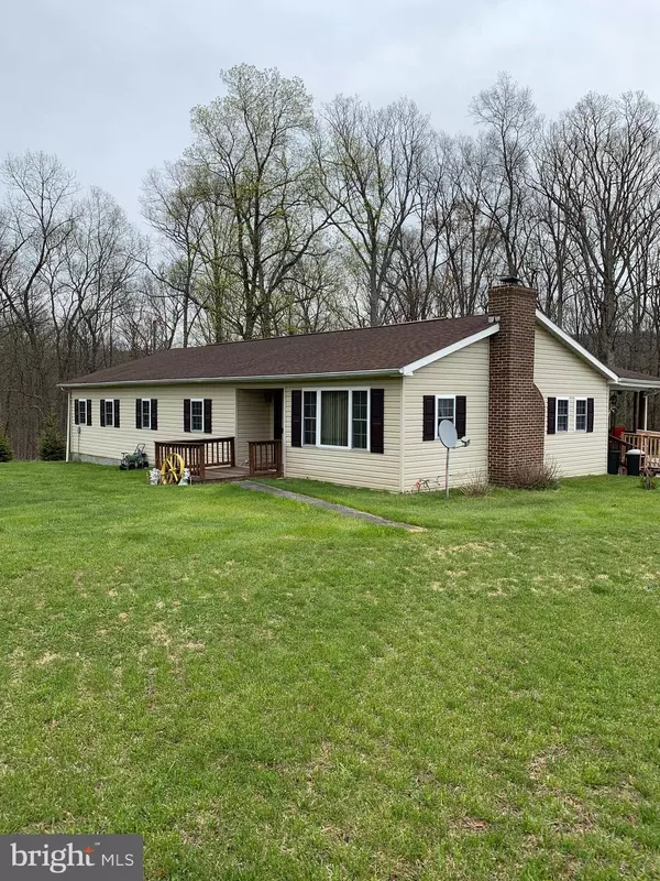 589 PINE GROVE RD, Berkeley Springs, WV 25411