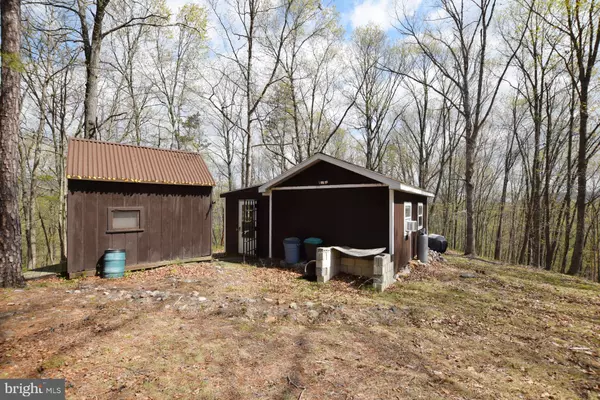 Great Cacapon, WV 25422,71 RAIL TRACK CT