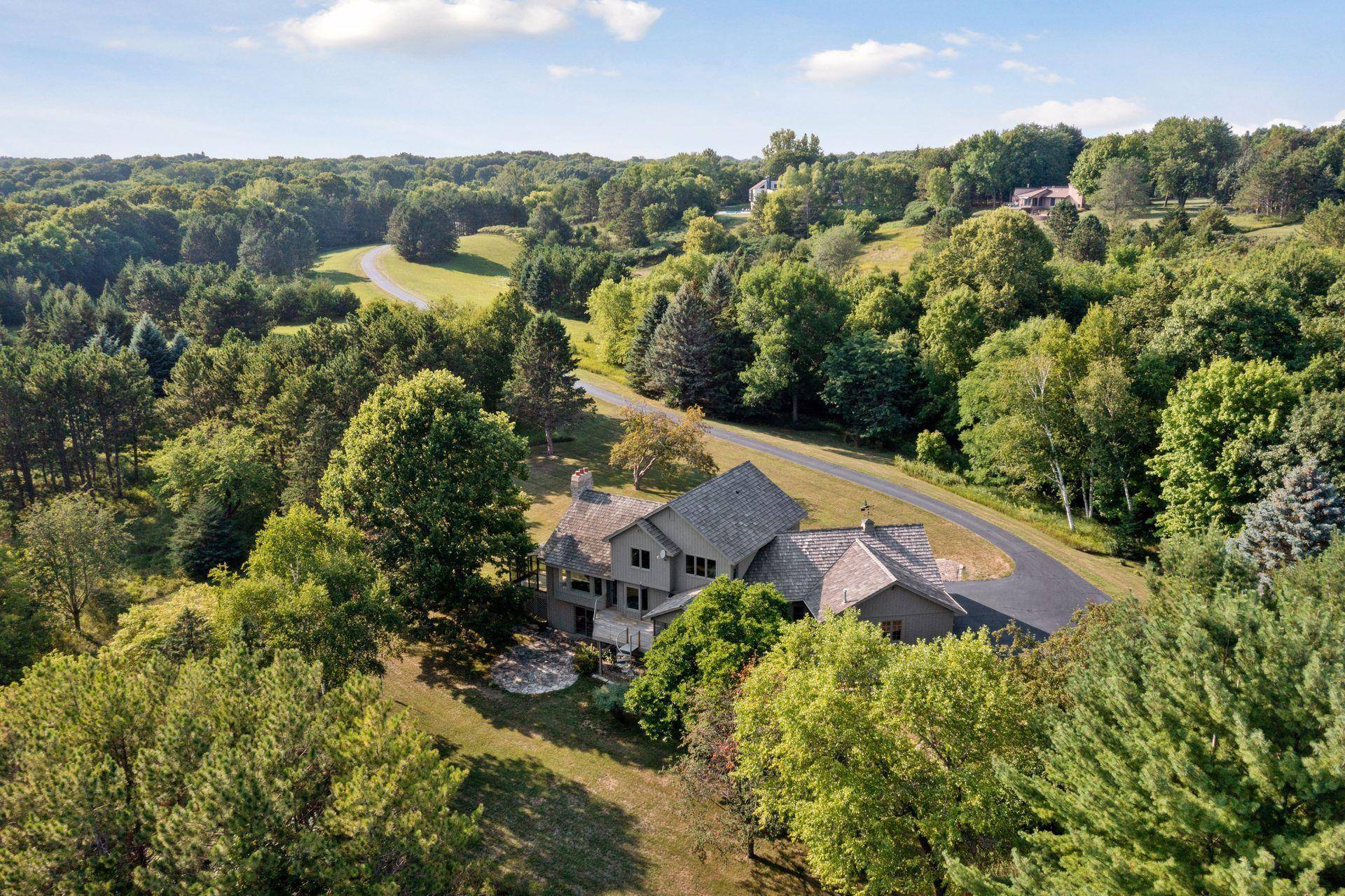 1201 Hesse Farm CIR, Chaska, MN 55318