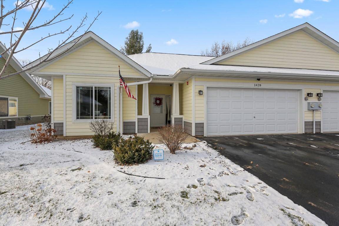 1428 Ravoux LN, Chaska, MN 55318