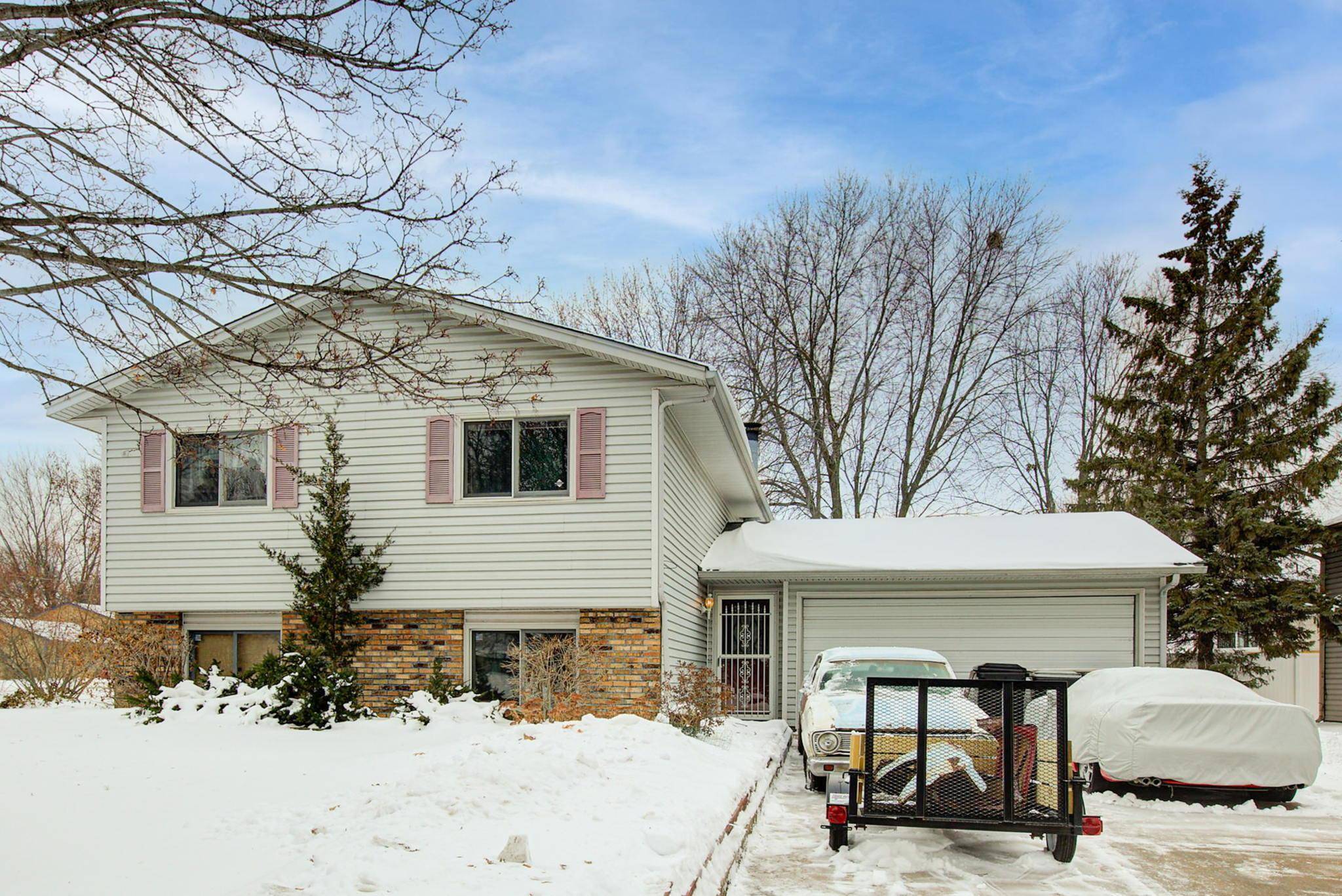 800 124th LN NW, Coon Rapids, MN 55448