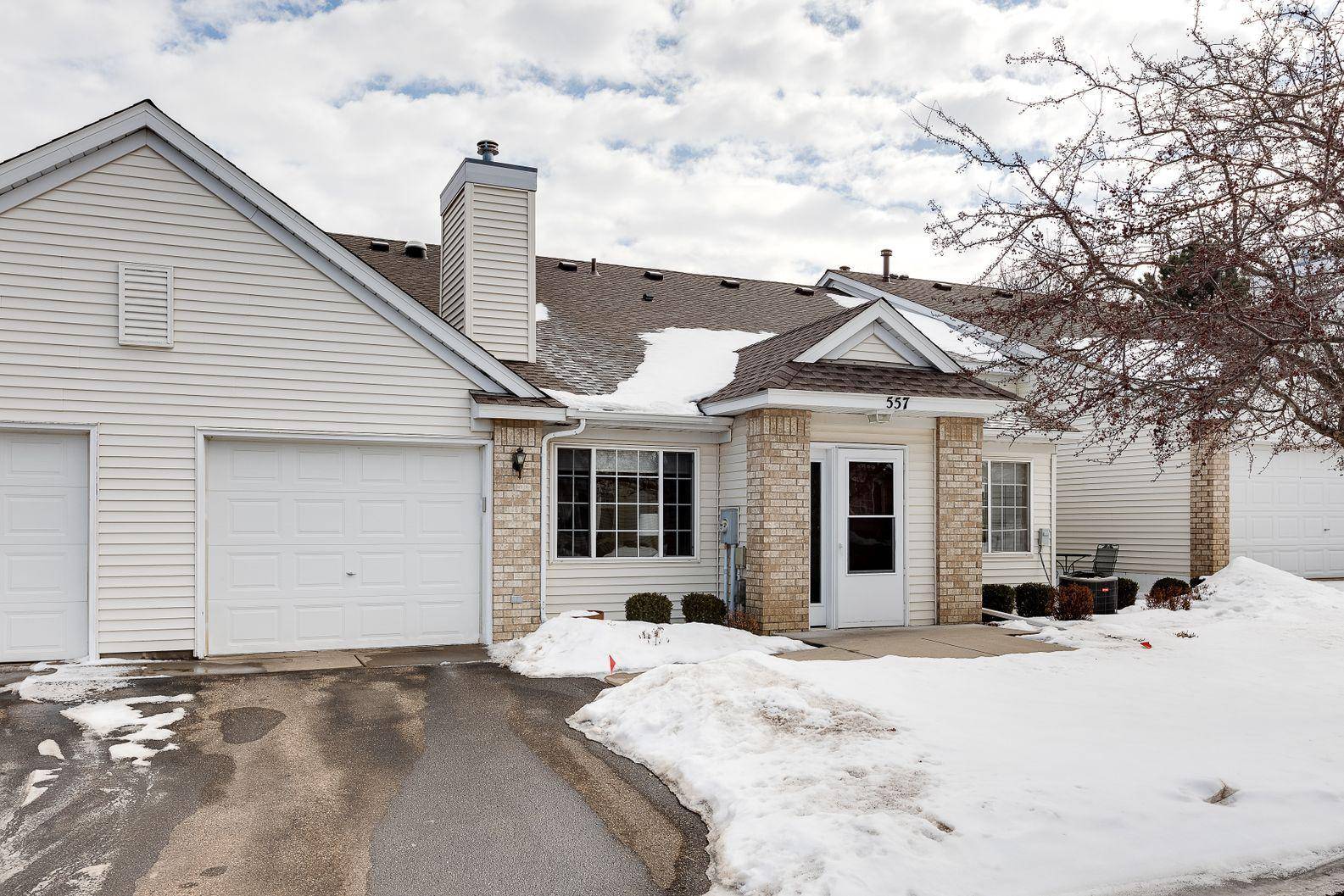 557 Mission Hills DR, Chanhassen, MN 55317