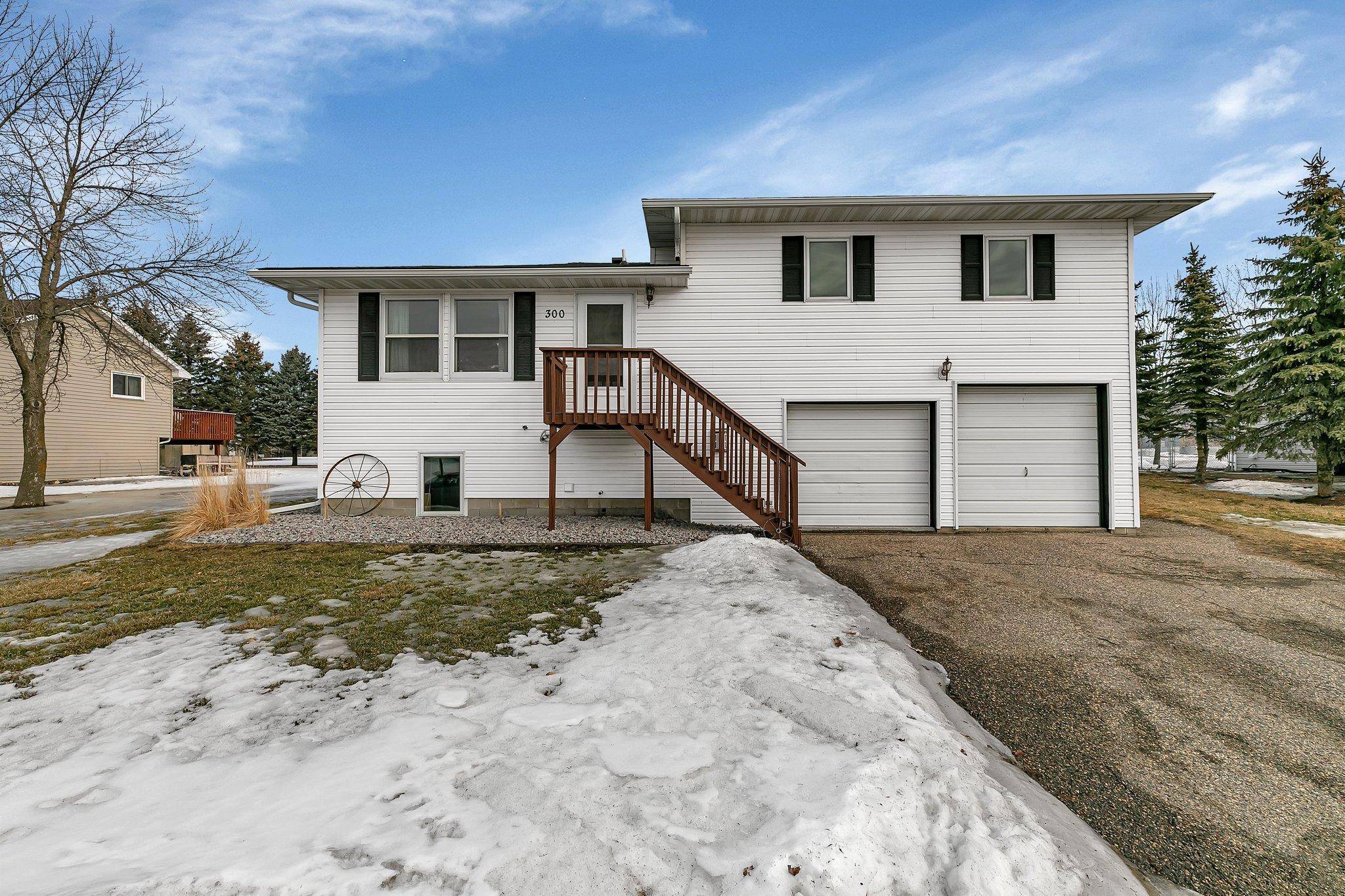 300 7th ST NW, Maple Lake, MN 55358